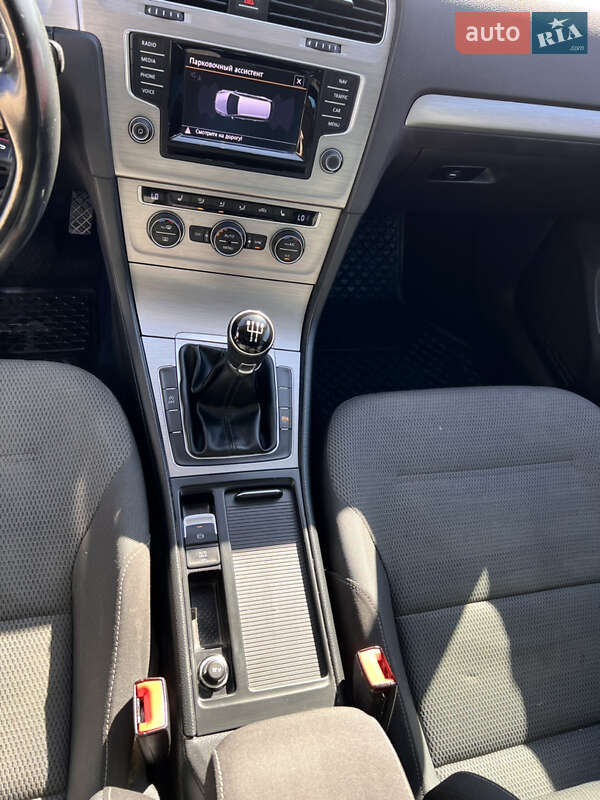 Універсал Volkswagen Golf 2014 в Вінниці