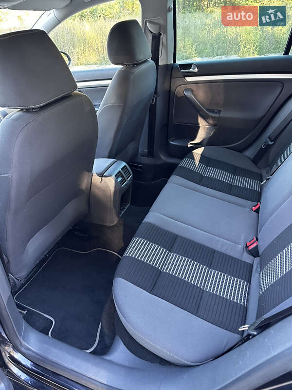 Хэтчбек Volkswagen Golf 2008 в Харькове