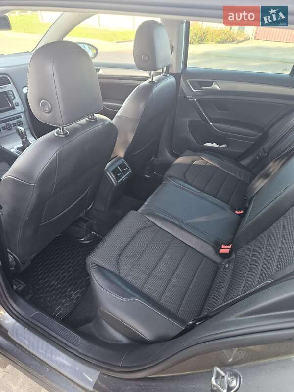 Універсал Volkswagen Golf 2014 в Новояворівську