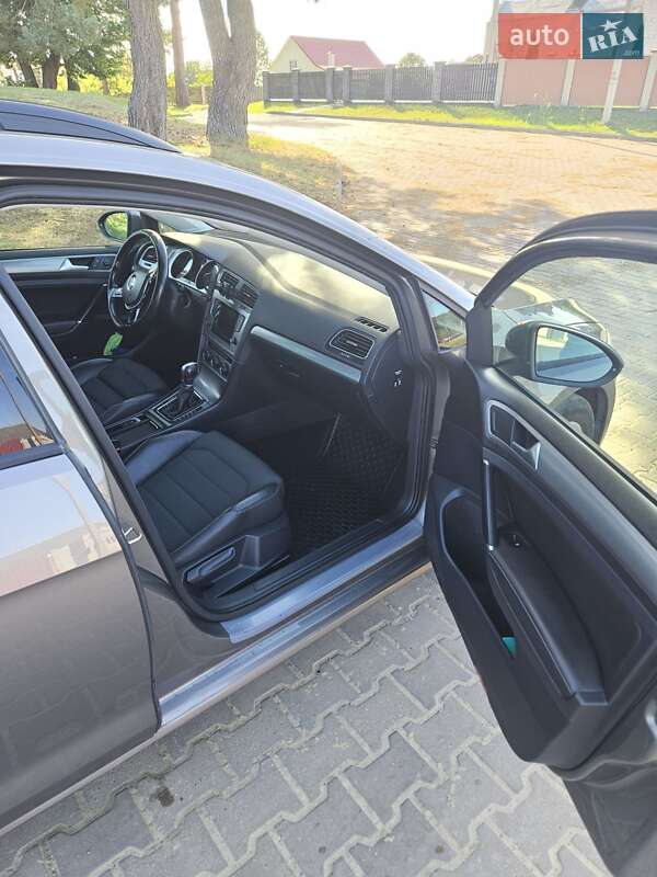 Універсал Volkswagen Golf 2014 в Новояворівську