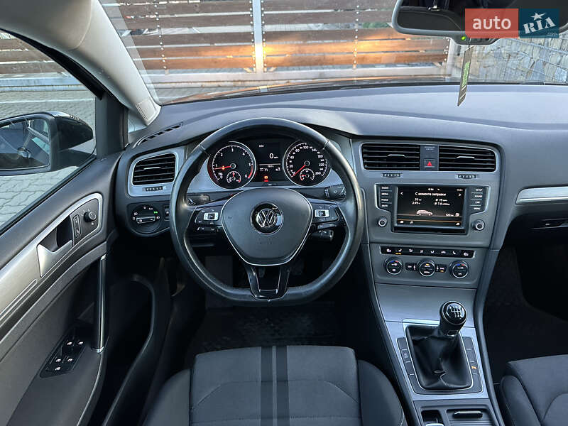 Универсал Volkswagen Golf 2015 в Стрые