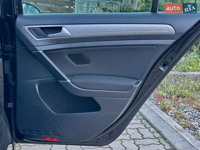 Универсал Volkswagen Golf 2015 в Стрые