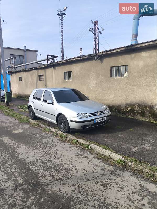 Хэтчбек Volkswagen Golf 2001 в Мукачево