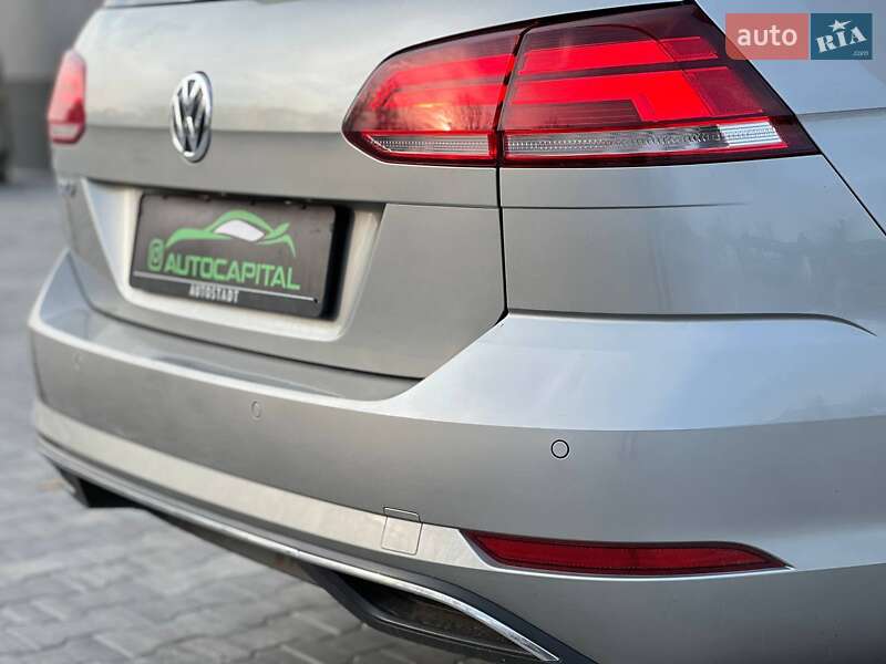 Универсал Volkswagen Golf 2019 в Киеве