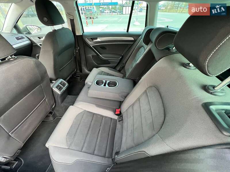 Универсал Volkswagen Golf 2019 в Киеве