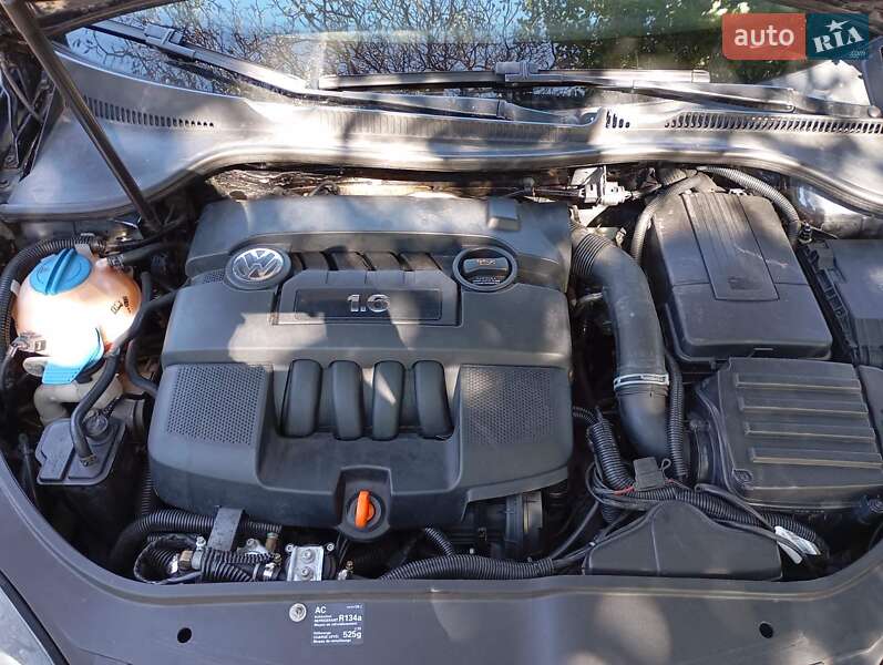 Хетчбек Volkswagen Golf 2004 в Подільську