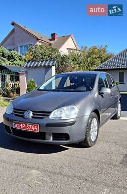 Хэтчбек Volkswagen Golf 2004 в Ковеле