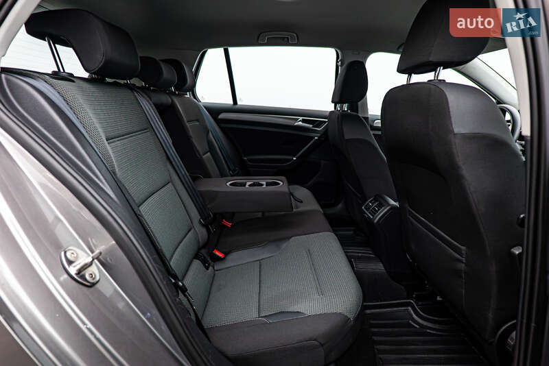 Хетчбек Volkswagen Golf 2014 в Києві