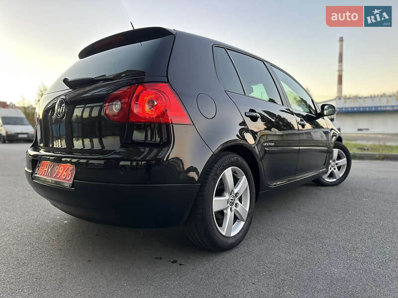 Хетчбек Volkswagen Golf 2009 в Києві