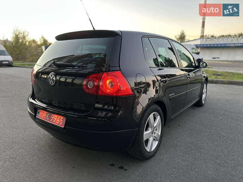 Хетчбек Volkswagen Golf 2009 в Києві