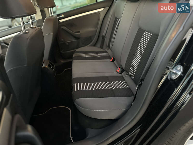 Хетчбек Volkswagen Golf 2009 в Києві