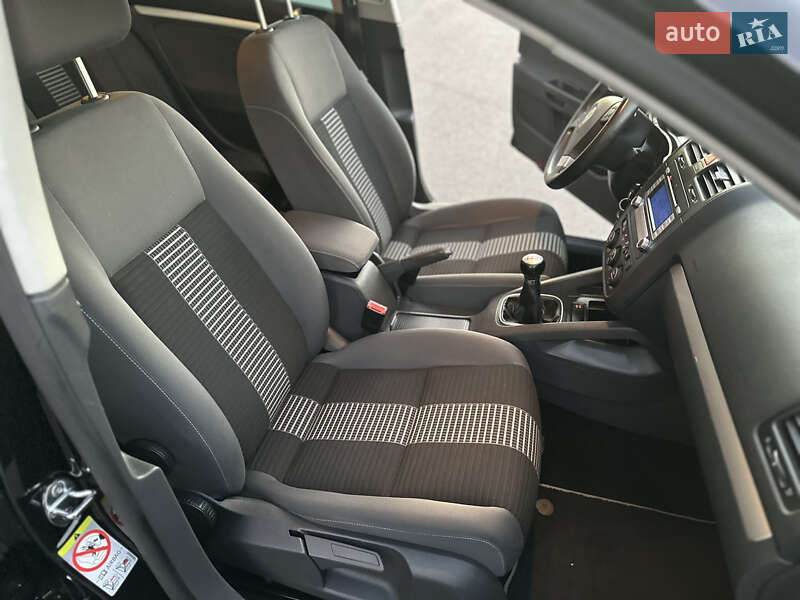 Хетчбек Volkswagen Golf 2009 в Києві