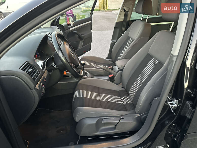 Хетчбек Volkswagen Golf 2009 в Києві