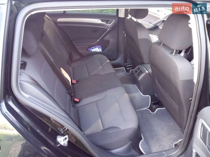 Універсал Volkswagen Golf 2016 в Івано-Франківську