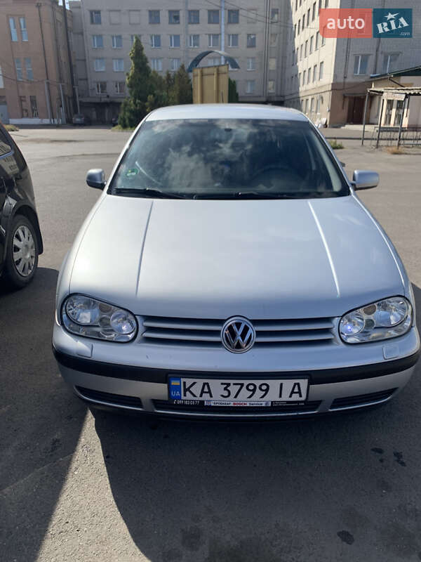 Хэтчбек Volkswagen Golf 2001 в Черкассах