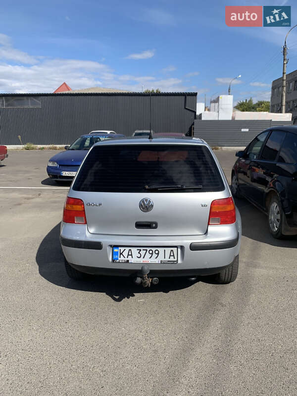 Хэтчбек Volkswagen Golf 2001 в Черкассах