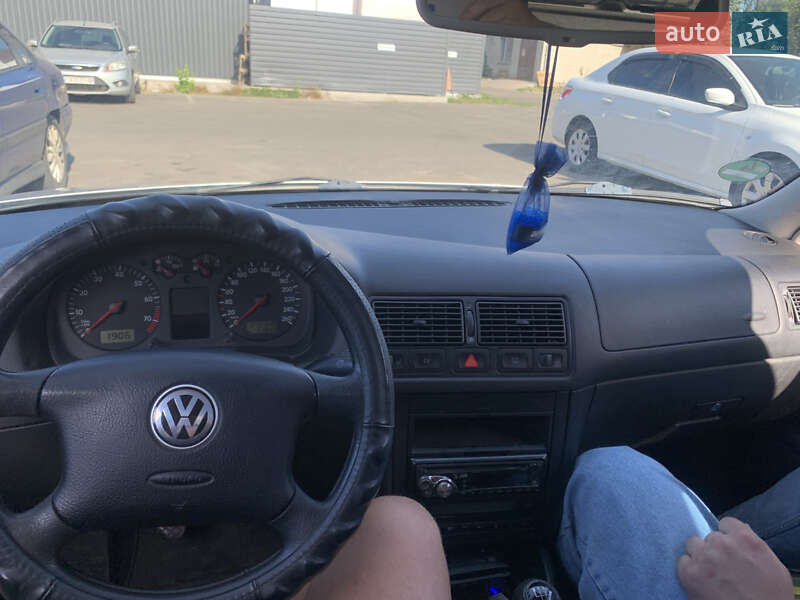 Хэтчбек Volkswagen Golf 2001 в Черкассах