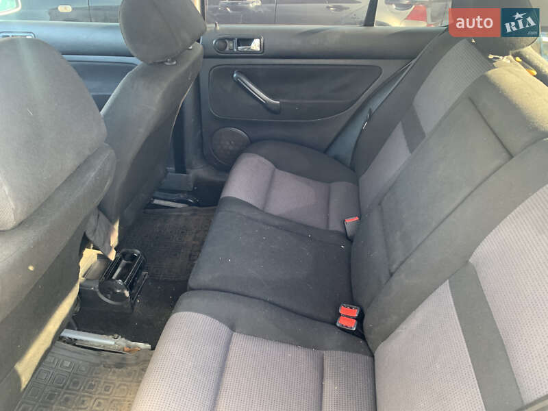 Хэтчбек Volkswagen Golf 2001 в Черкассах