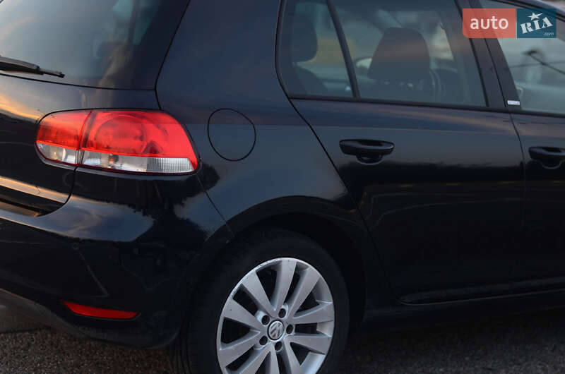 Хэтчбек Volkswagen Golf 2011 в Черновцах