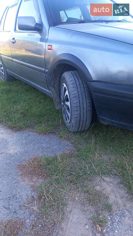 Хэтчбек Volkswagen Golf 1994 в Дунаевцах
