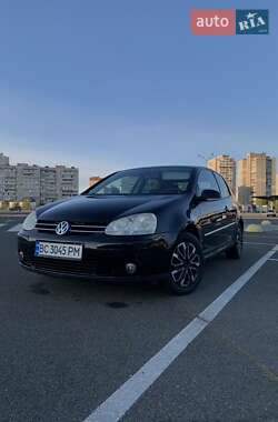 Хетчбек Volkswagen Golf 2005 в Києві