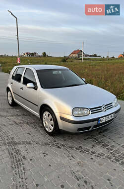 Хетчбек Volkswagen Golf 2001 в Городку