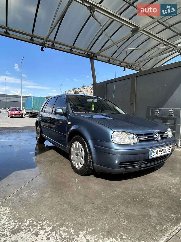 Volkswagen Golf 2003