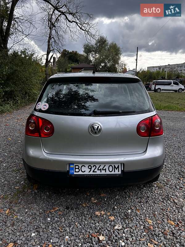 Хетчбек Volkswagen Golf 2005 в Львові