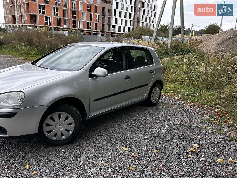 Хетчбек Volkswagen Golf 2005 в Львові