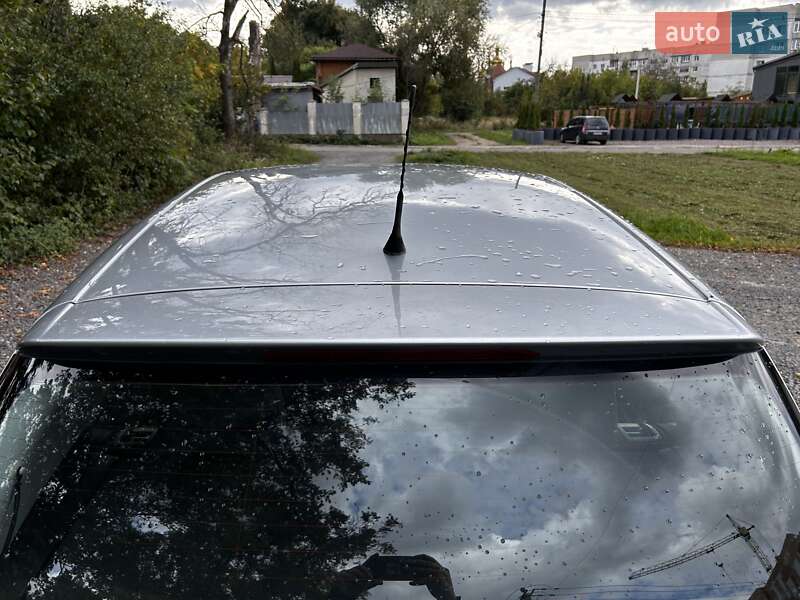 Хетчбек Volkswagen Golf 2005 в Львові