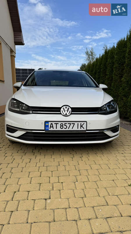 Универсал Volkswagen Golf 2020 в Калуше