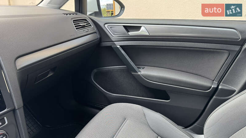 Универсал Volkswagen Golf 2020 в Калуше