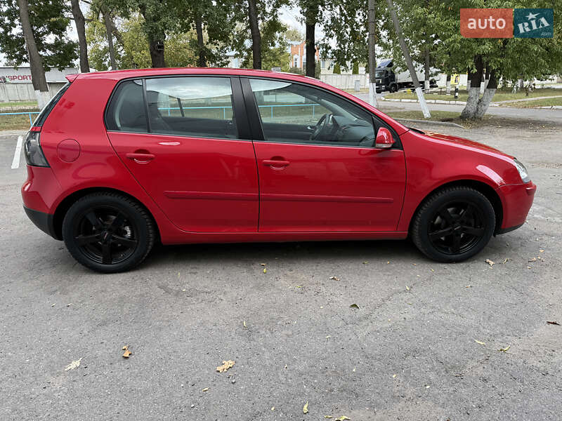 Хэтчбек Volkswagen Golf 2005 в Полтаве