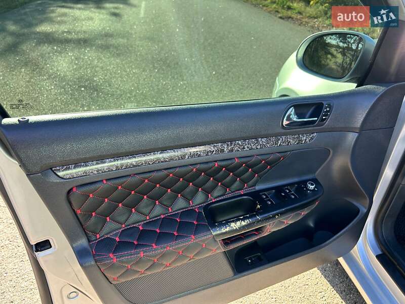 Хэтчбек Volkswagen Golf 2004 в Доброславе