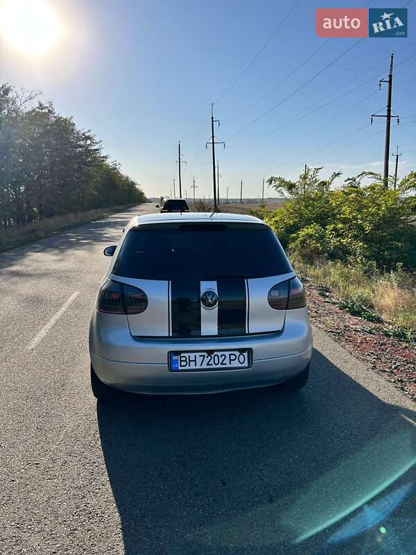 Хэтчбек Volkswagen Golf 2004 в Доброславе