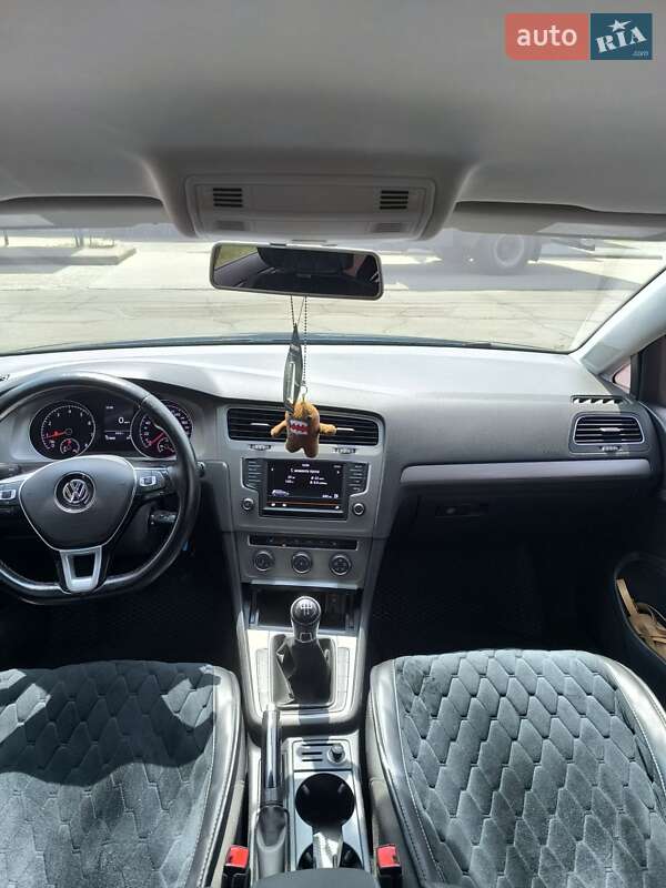 Хэтчбек Volkswagen Golf 2015 в Кременчуге