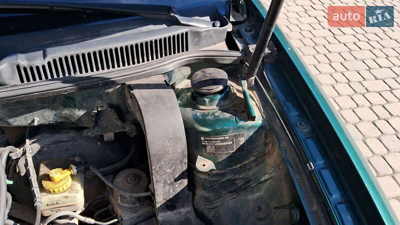 Хэтчбек Volkswagen Golf 1999 в Стрые