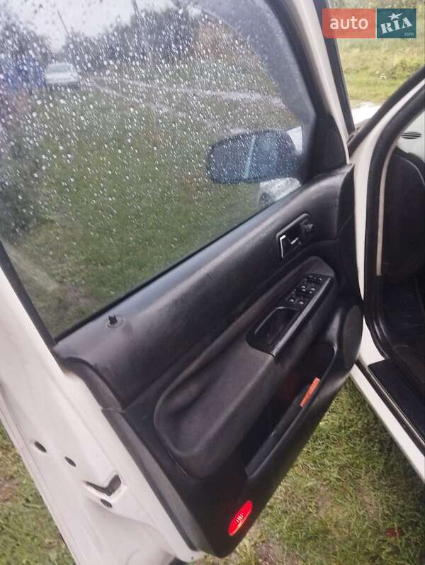 Універсал Volkswagen Golf 2005 в Новій Ушиці