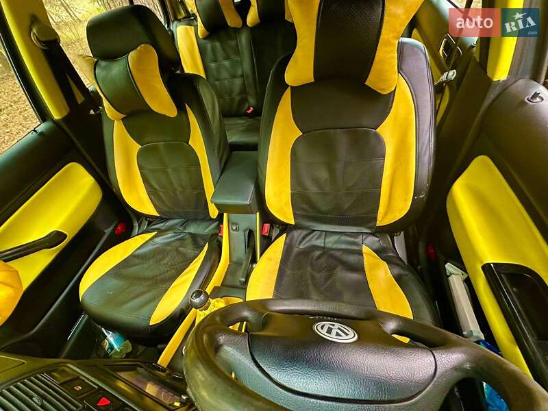 Хетчбек Volkswagen Golf 2003 в Шостці