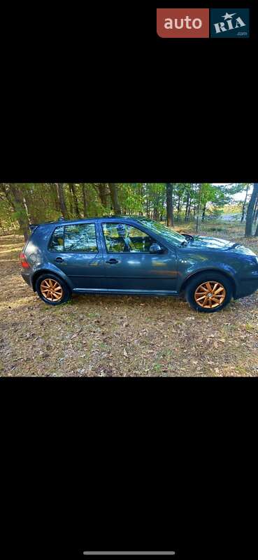 Хетчбек Volkswagen Golf 2003 в Шостці