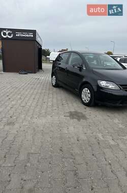Хетчбек Volkswagen Golf 2005 в Чернівцях