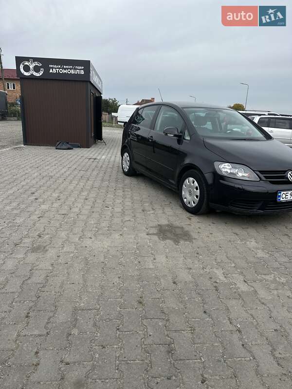 Хетчбек Volkswagen Golf 2005 в Чернівцях