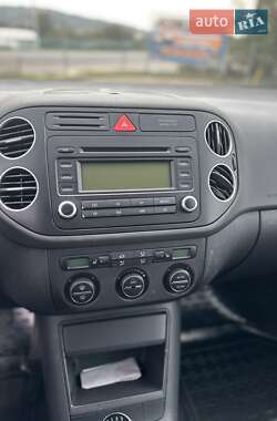 Хетчбек Volkswagen Golf 2005 в Чернівцях
