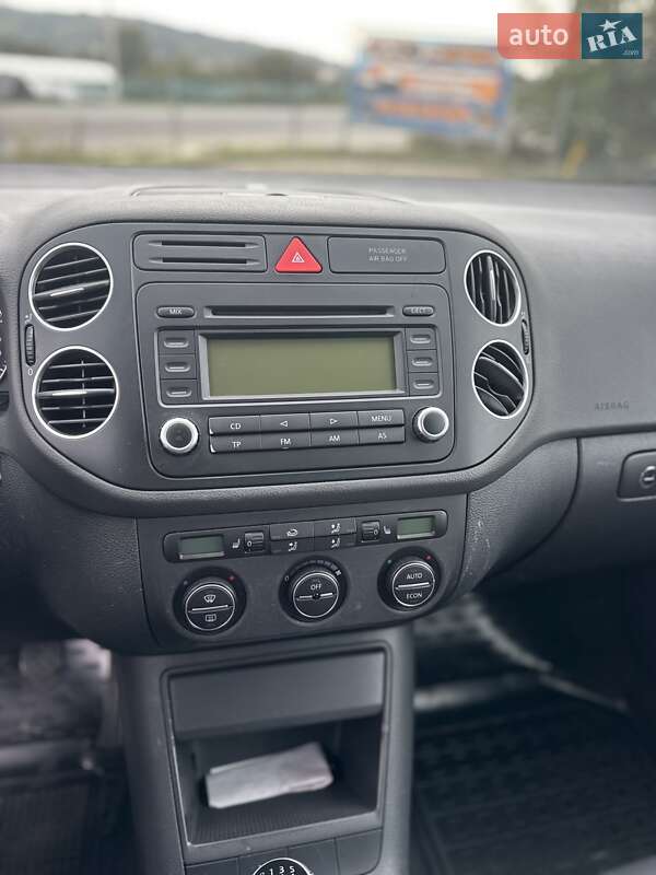 Хетчбек Volkswagen Golf 2005 в Чернівцях