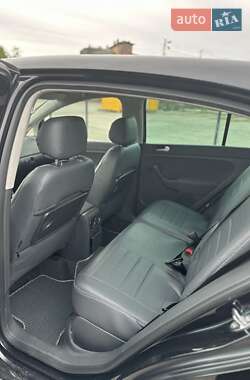 Хетчбек Volkswagen Golf 2005 в Чернівцях