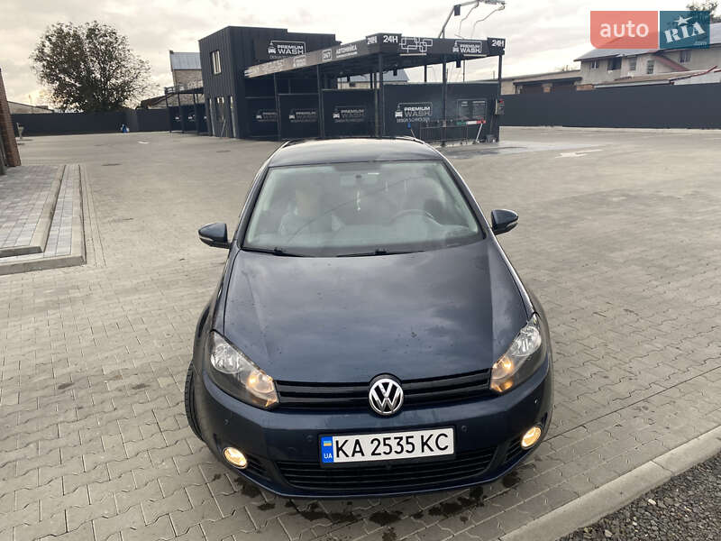 Хэтчбек Volkswagen Golf 2010 в Луцке