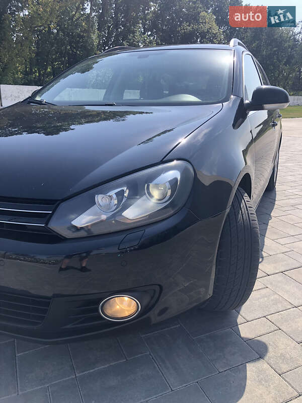 Универсал Volkswagen Golf 2010 в Луцке