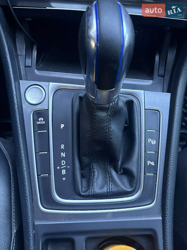 Хэтчбек Volkswagen Golf 2015 в Каменском