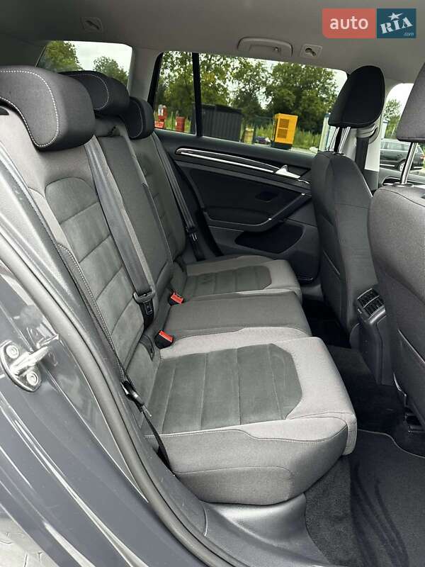 Універсал Volkswagen Golf 2019 в Стрию