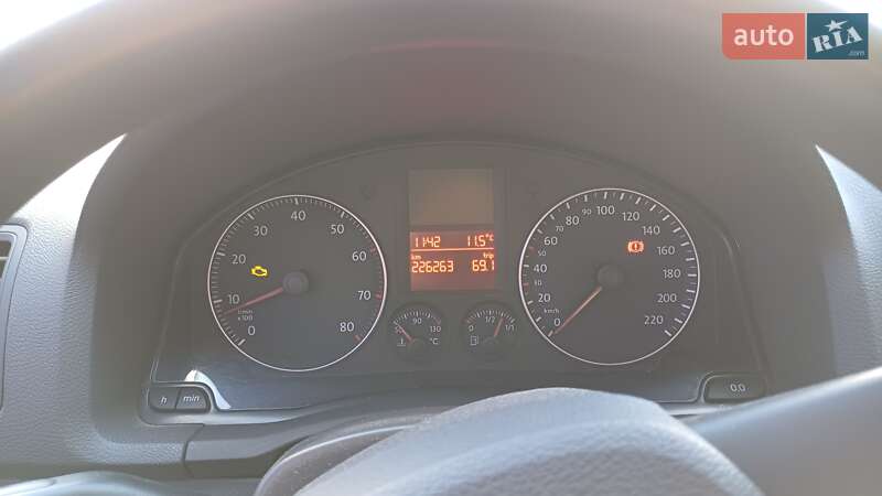 Хетчбек Volkswagen Golf 2005 в Миколаєві